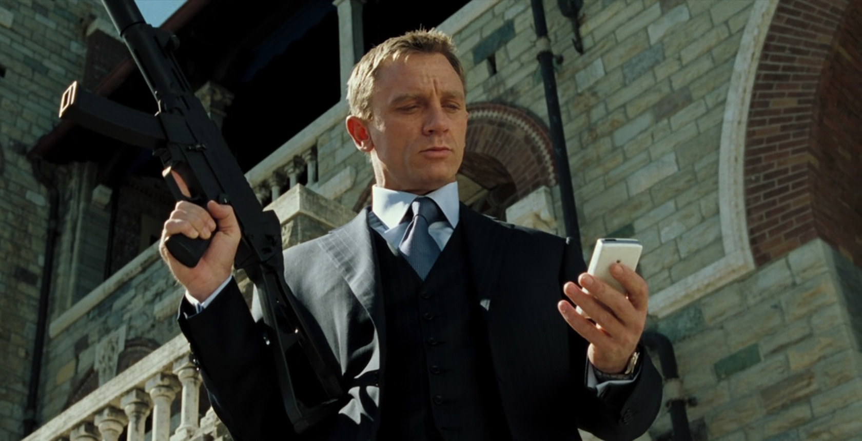 Aktorius D. Craigas filme apie Džeimsą Bondą „Kazino Royale“ (angl. „Casino Royale“)