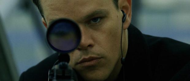 Kadras iš filmo „Bornas: sunakinta tapatybė“ (angl. „The Bourne Identity“)