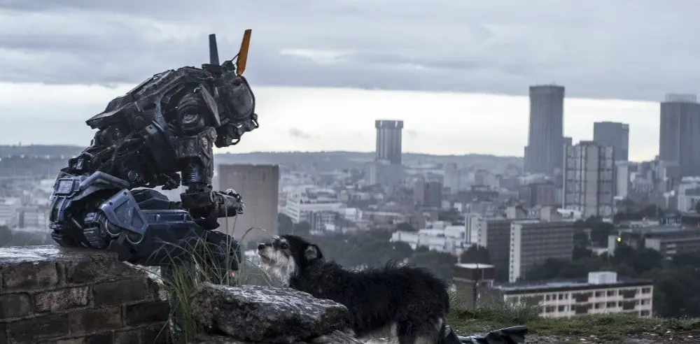 Ninja ir Yo-Landi Vi$$er iš Pietų Afrikos dueto „Die Antwoord“ fantastiniame filme „Čapis“ augins įvaikį robotą (4)