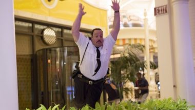 Komikui Kevinui Jamesui filmuojantis juostoje „Prekybos centro kietuolis: Las Vegas“  teko raudonuoti dėl pamestų kelnių (3)