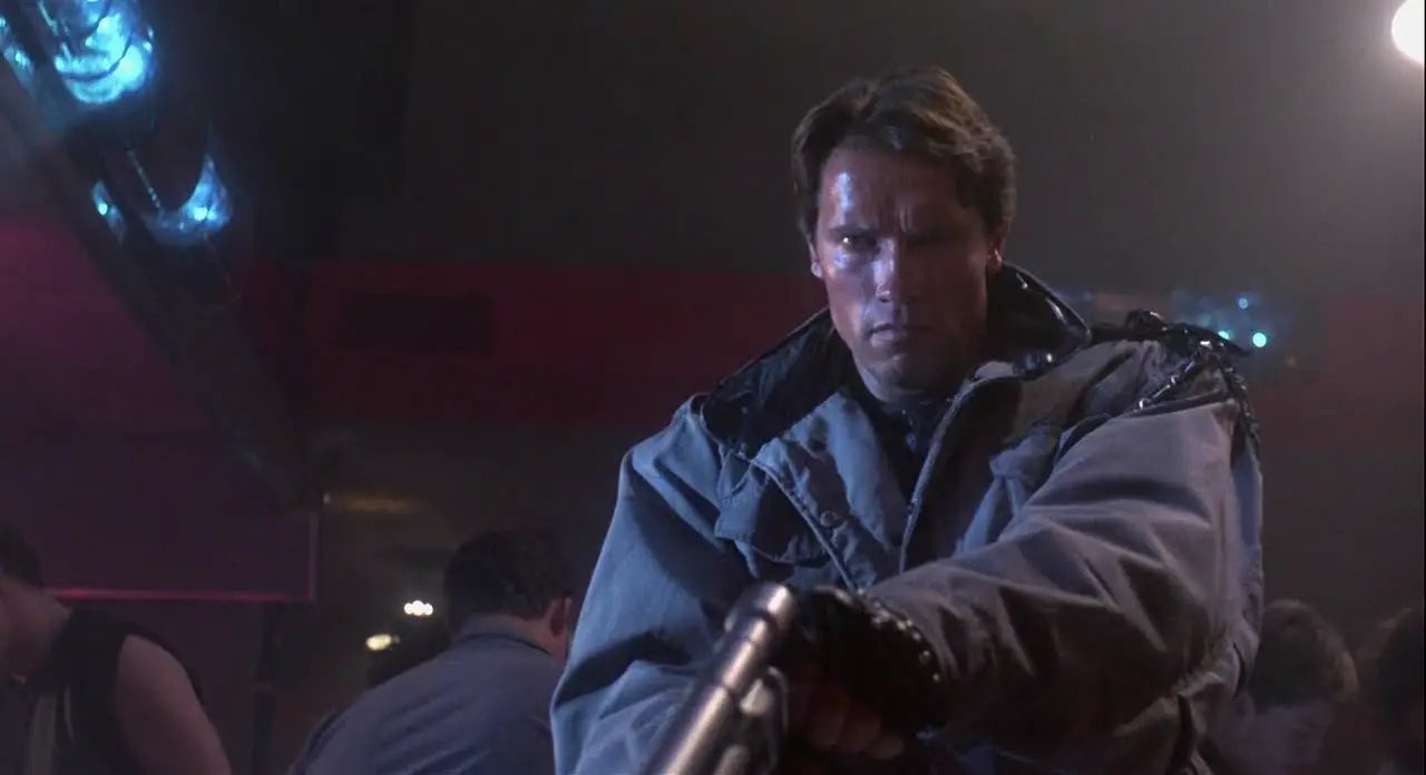Kuklaus biudžeto filmas iškėlė į Holivudo Olimpą kiborgo T-800 atlikėją, tada dar ne taip žinomą Arnoldą Schwarzeneggerį
